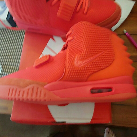 Air yezzy 2 red october - Picture 1 of 4